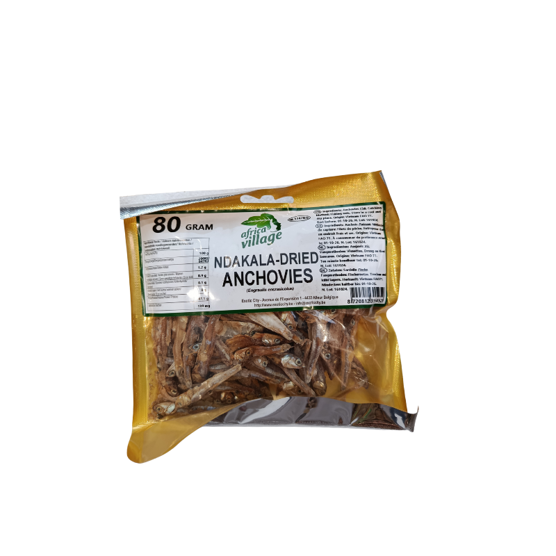 Un sachet refermable de 80g d’anchois séchés NDAKALA, petits poissons argentés bien visibles à travers l’emballage, parfaits pour la cuisson ou en garniture
